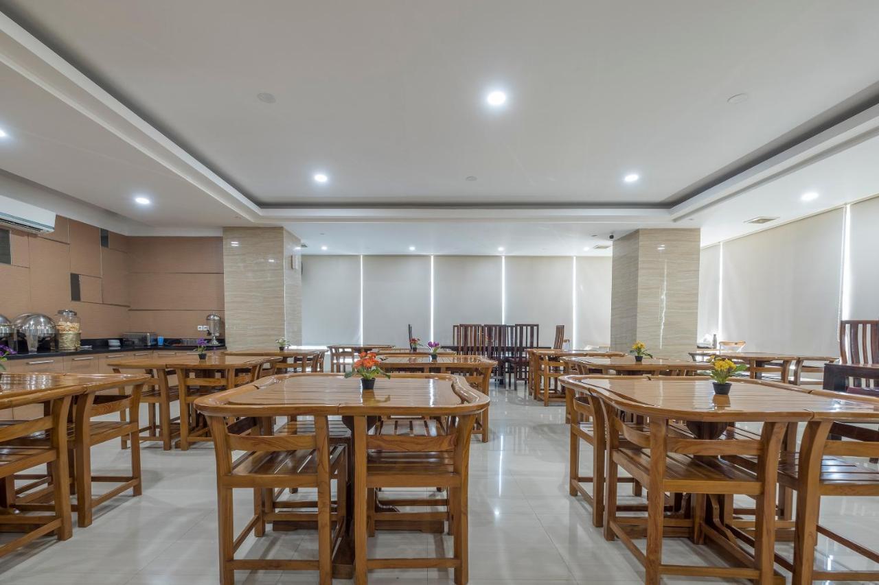 Oyo 1114 Hotel Denpasar Makasar Exteriér fotografie
