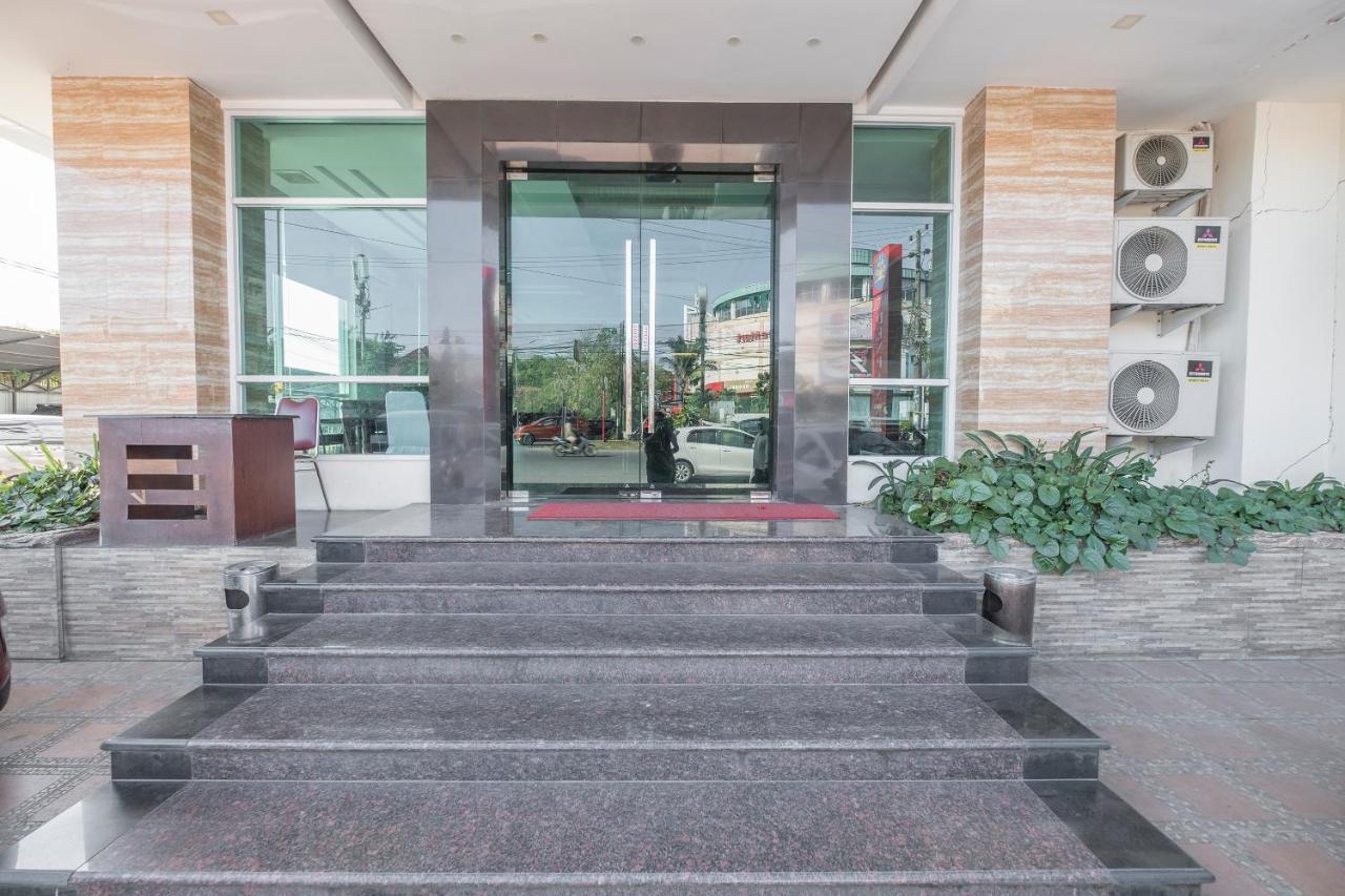 Oyo 1114 Hotel Denpasar Makasar Exteriér fotografie